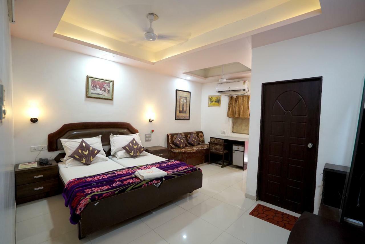 Hotel Royal Ahmedabad Exterior photo